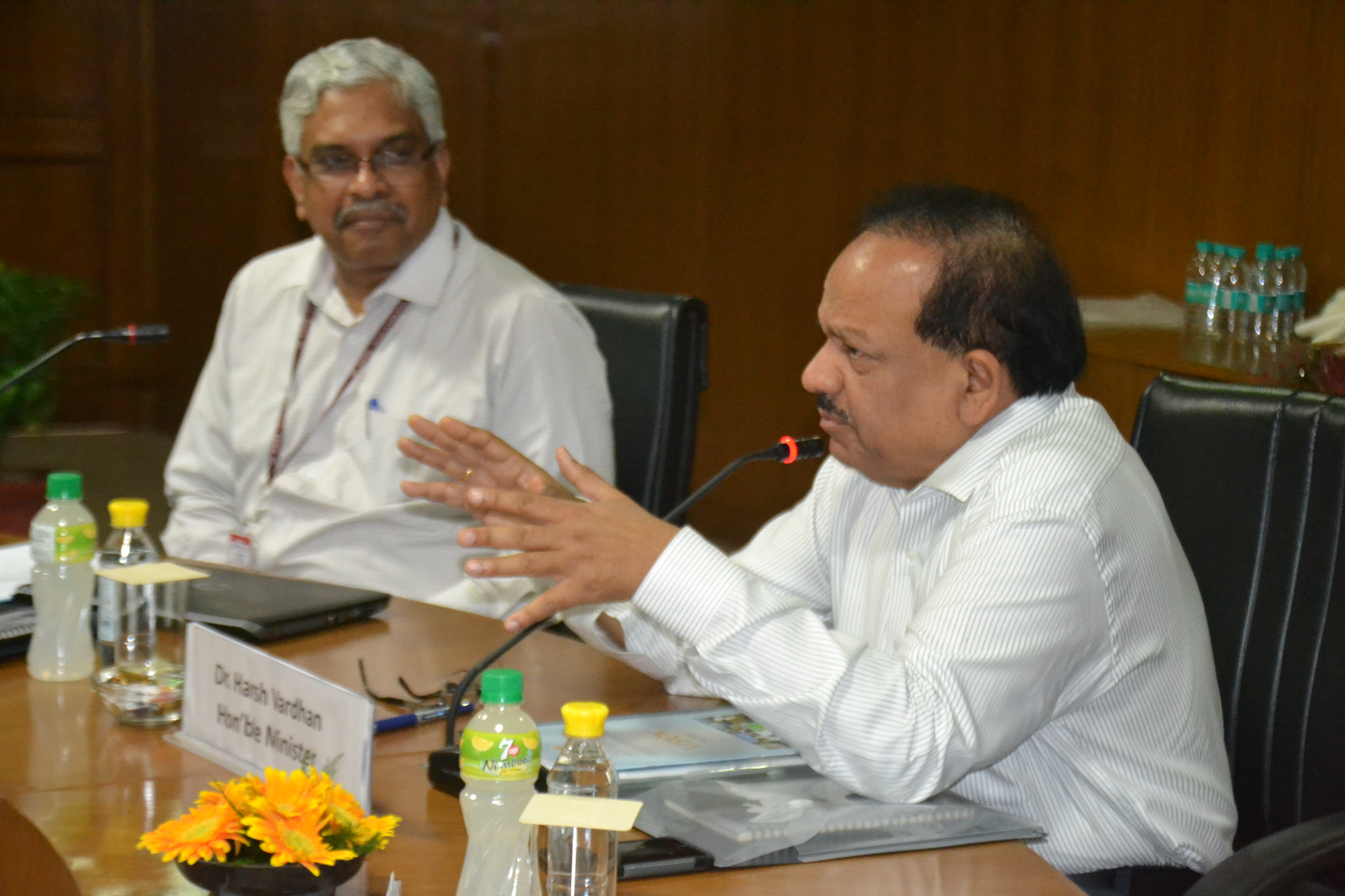 Dr. Harsh Vardhan Chairs Brainstorming Session