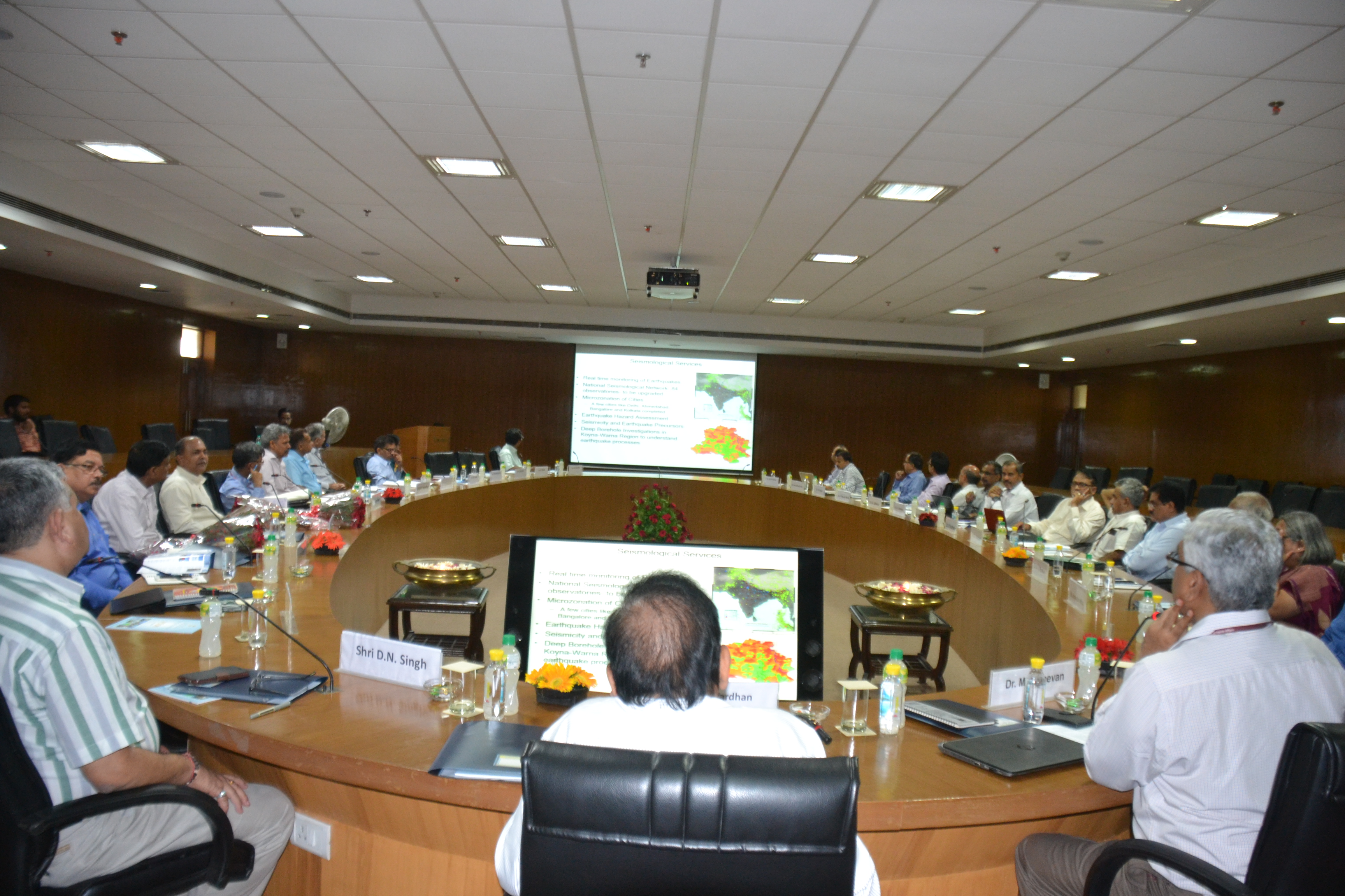 Dr. Harsh Vardhan Chairs Brainstorming Session