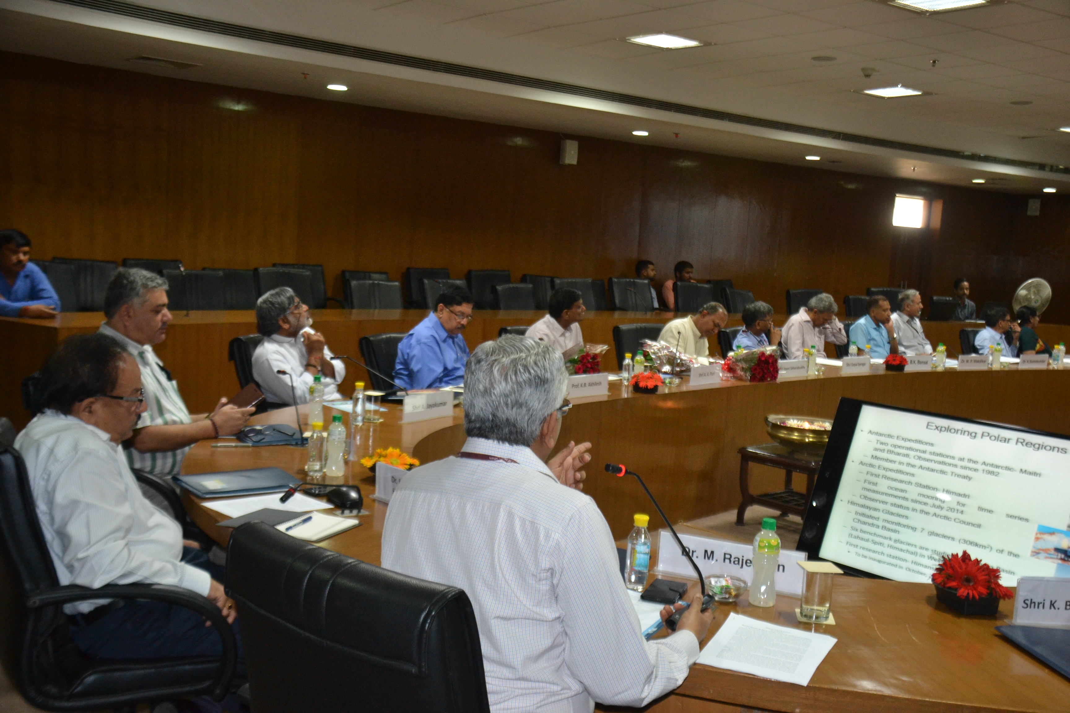 Dr. Harsh Vardhan Chairs Brainstorming Session