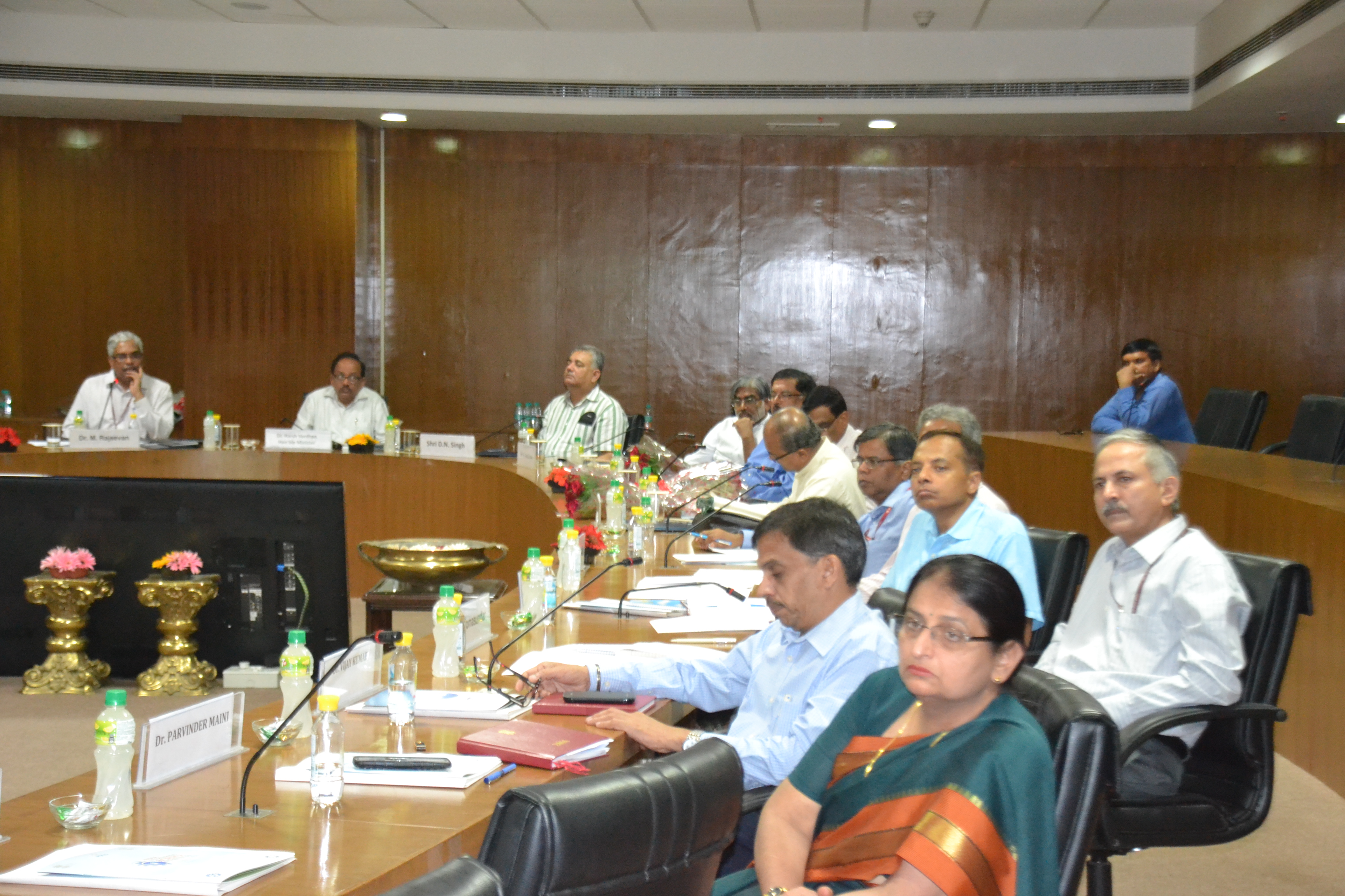 Dr. Harsh Vardhan Chairs Brainstorming Session