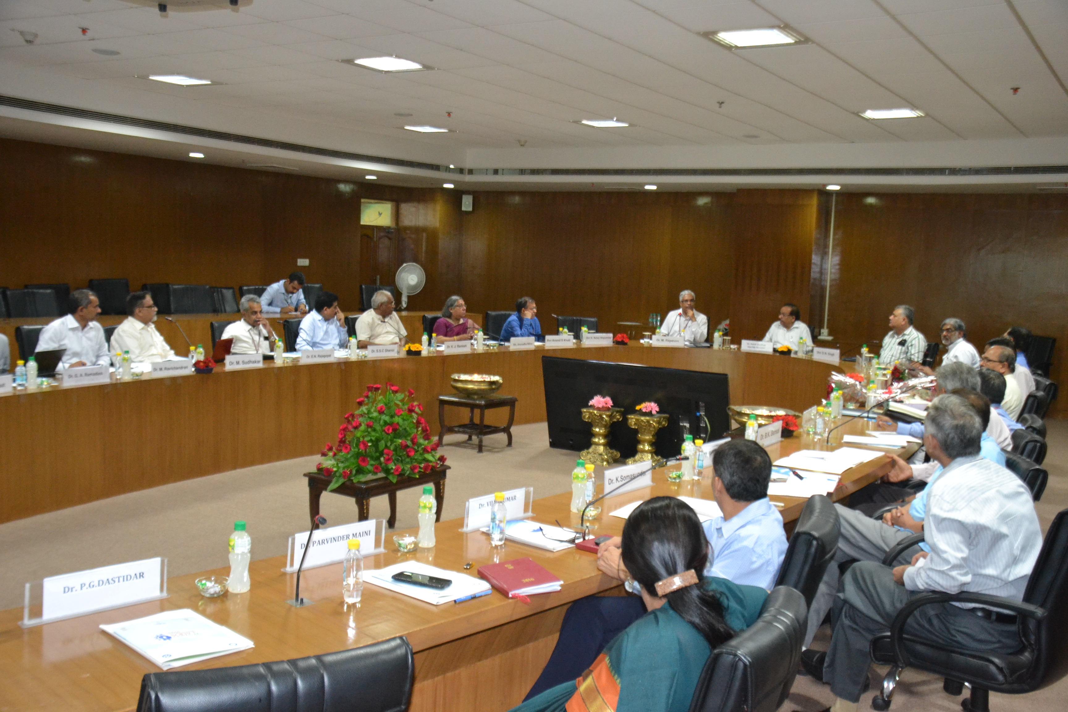 Dr. Harsh Vardhan Chairs Brainstorming Session