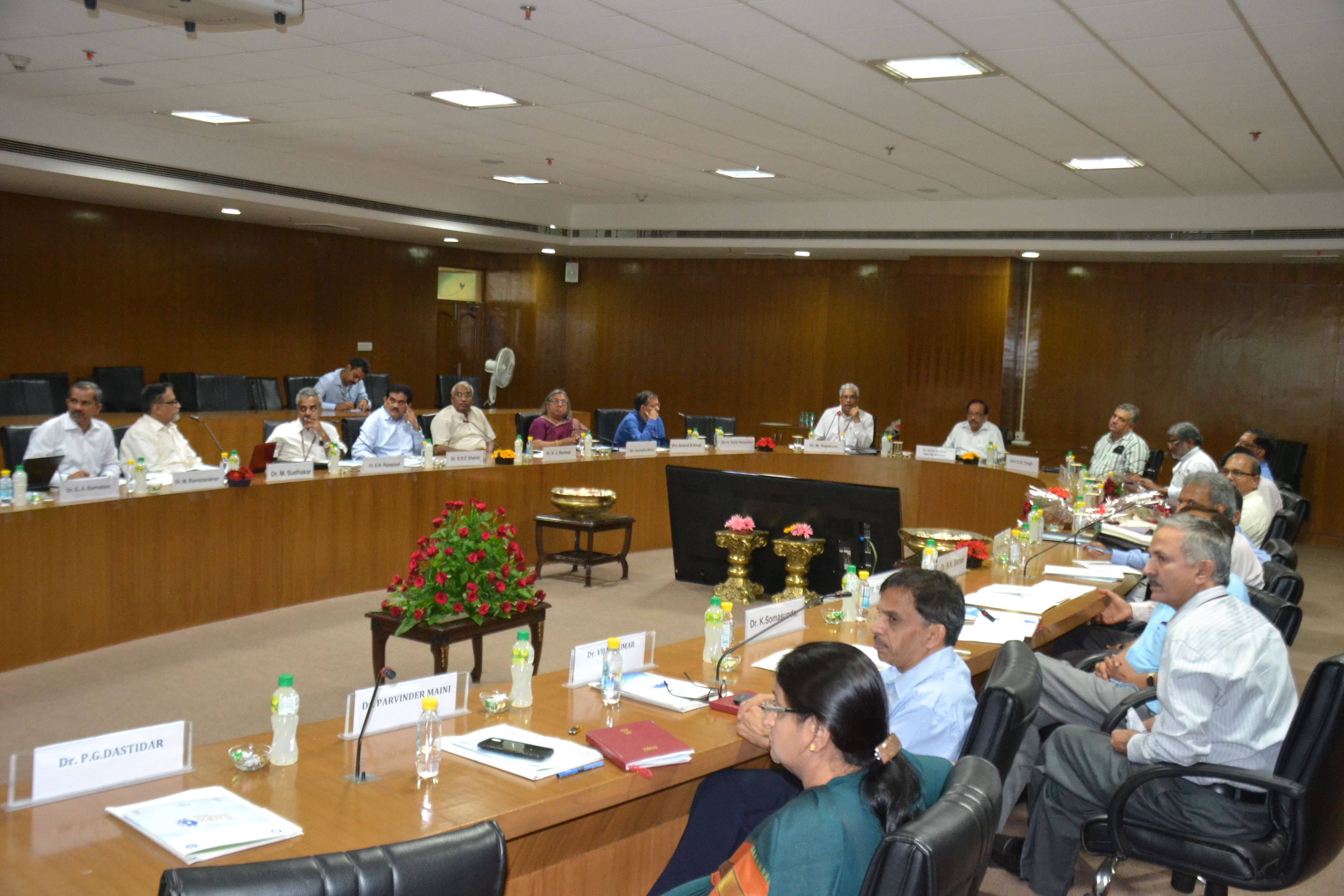 Dr. Harsh Vardhan Chairs Brainstorming Session