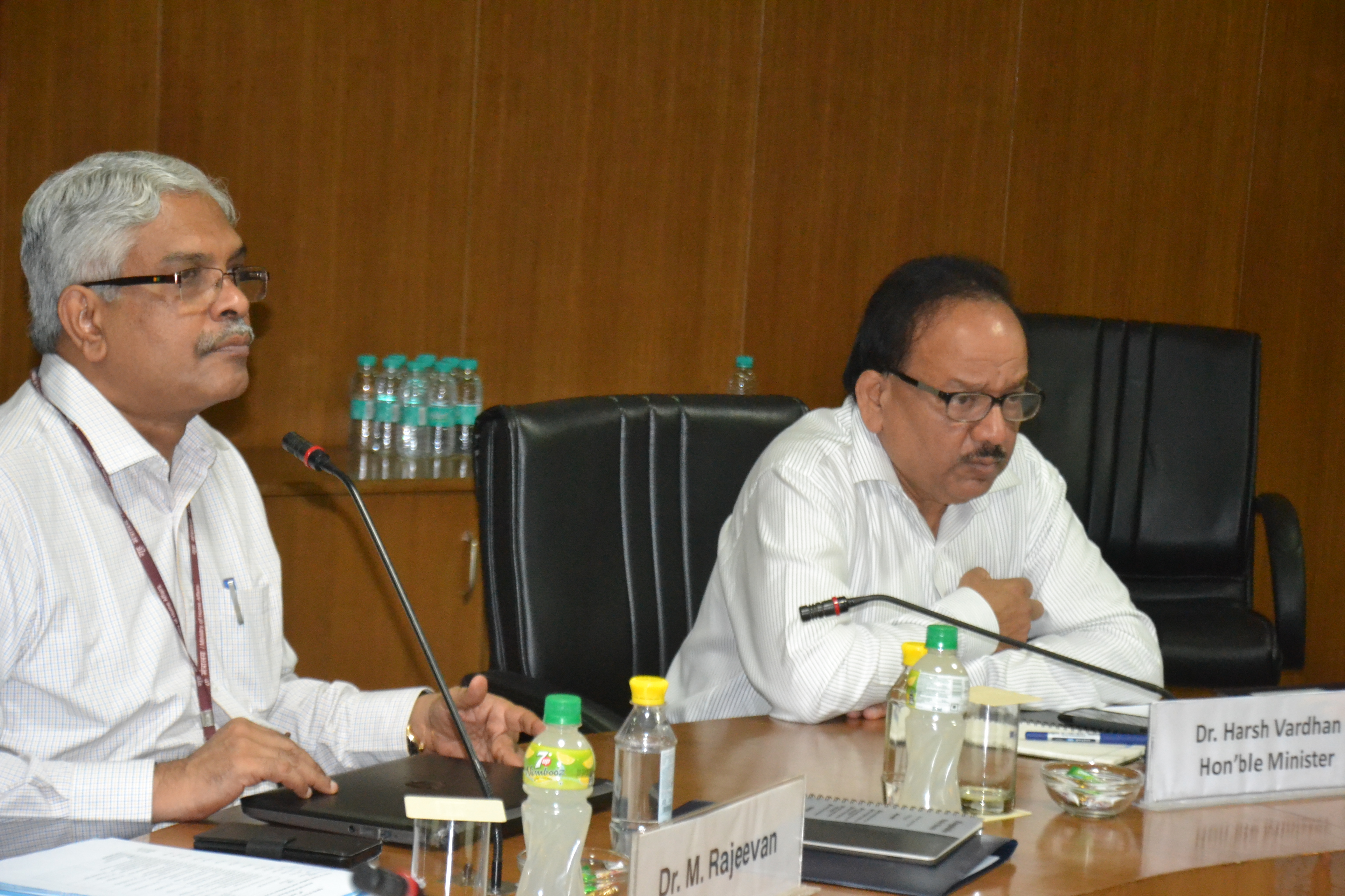 Dr. Harsh Vardhan Chairs Brainstorming Session