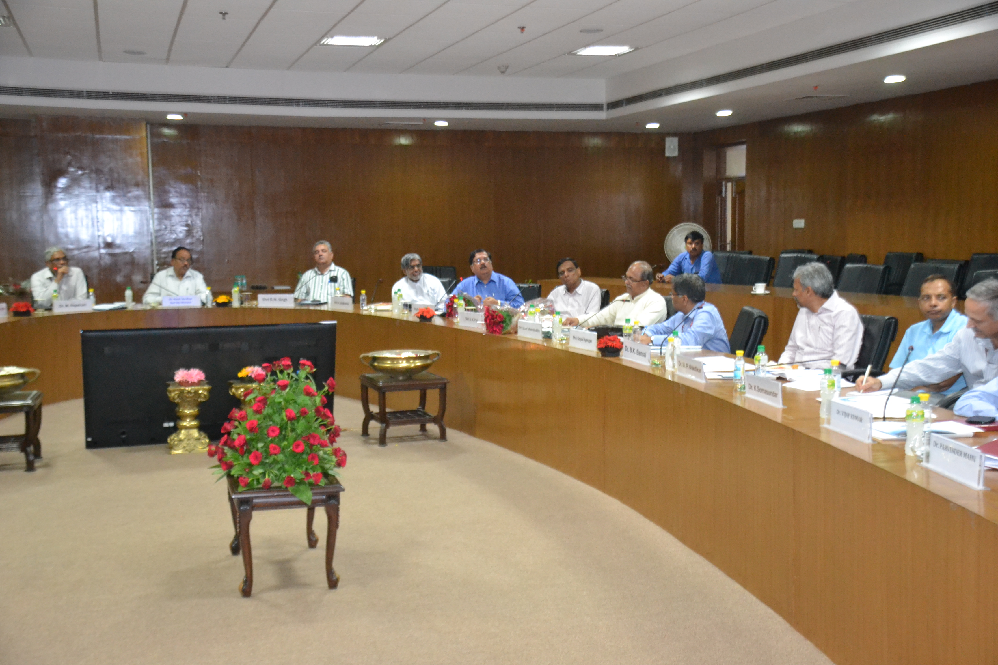 Dr. Harsh Vardhan Chairs Brainstorming Session