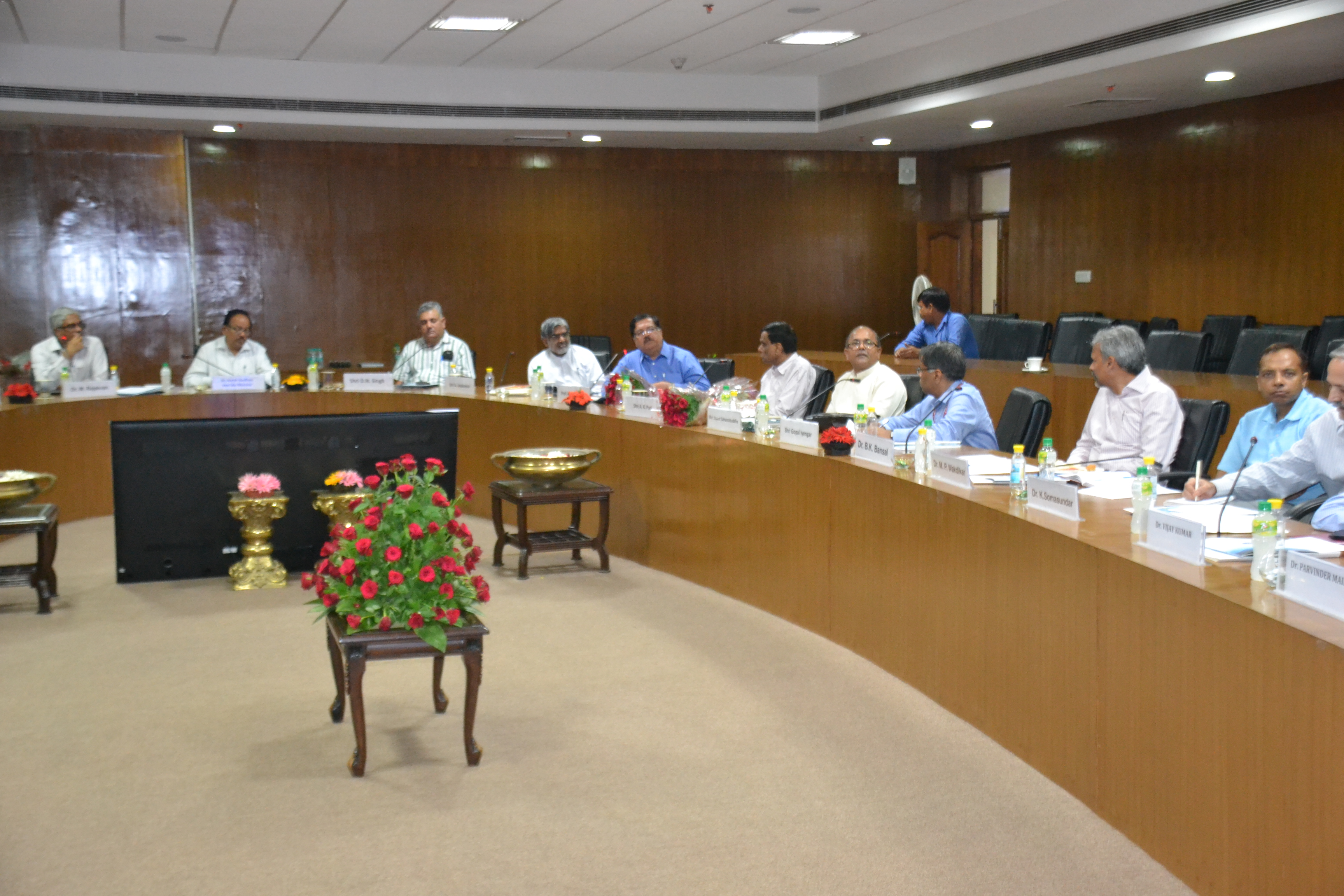 Dr. Harsh Vardhan Chairs Brainstorming Session