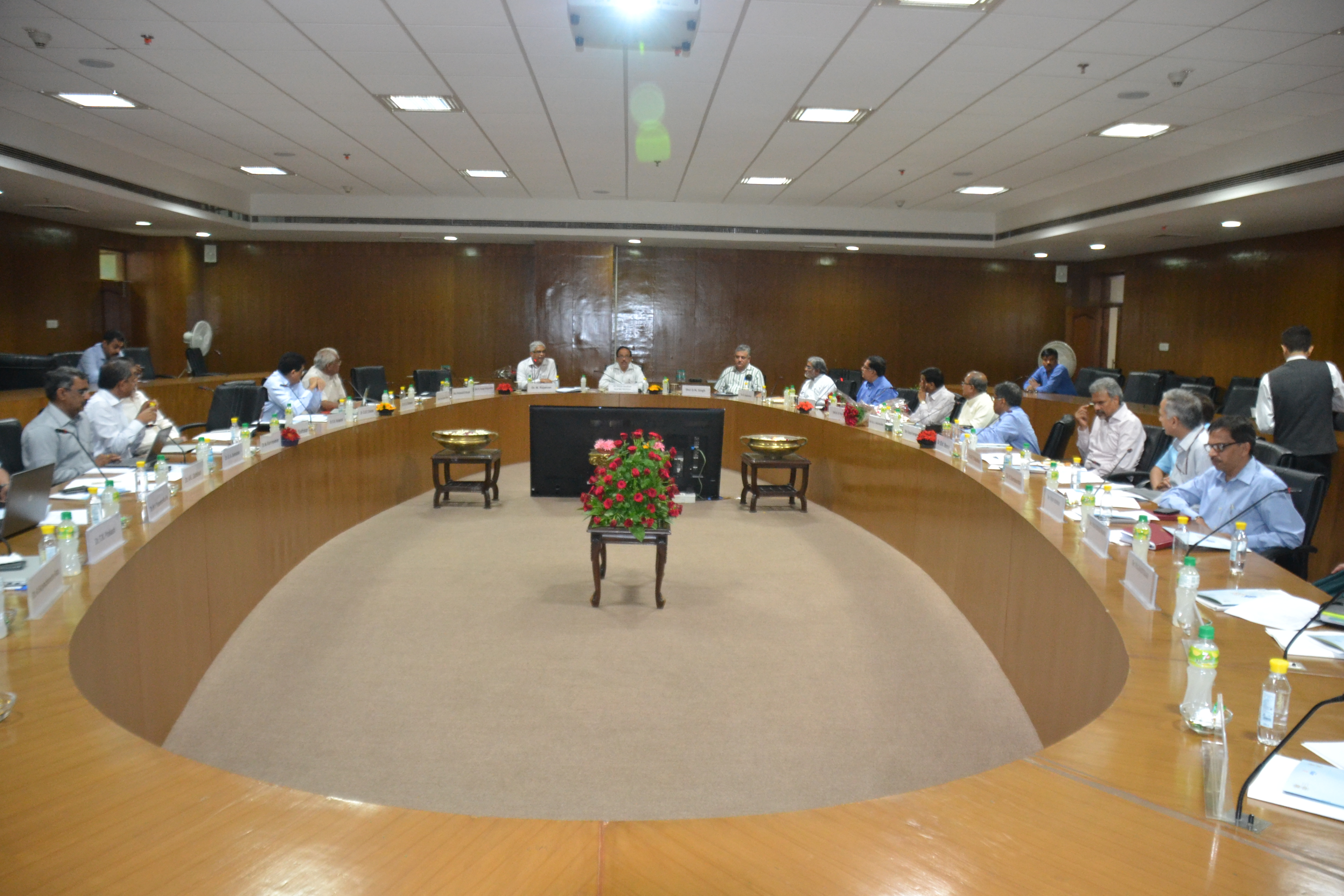 Dr. Harsh Vardhan Chairs Brainstorming Session