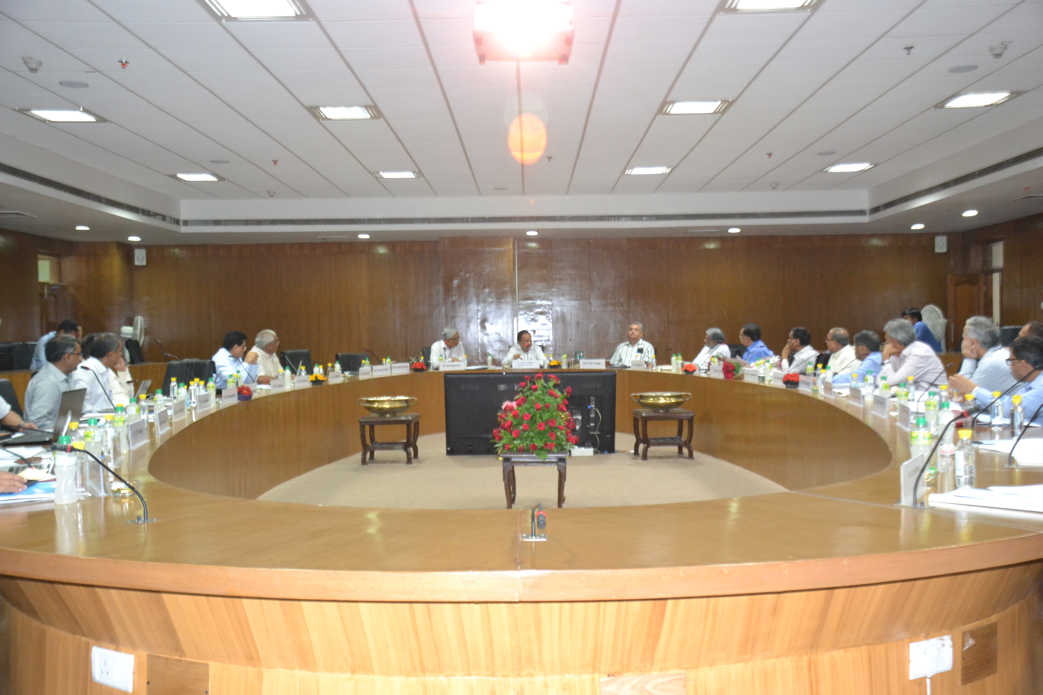 Dr. Harsh Vardhan Chairs Brainstorming Session