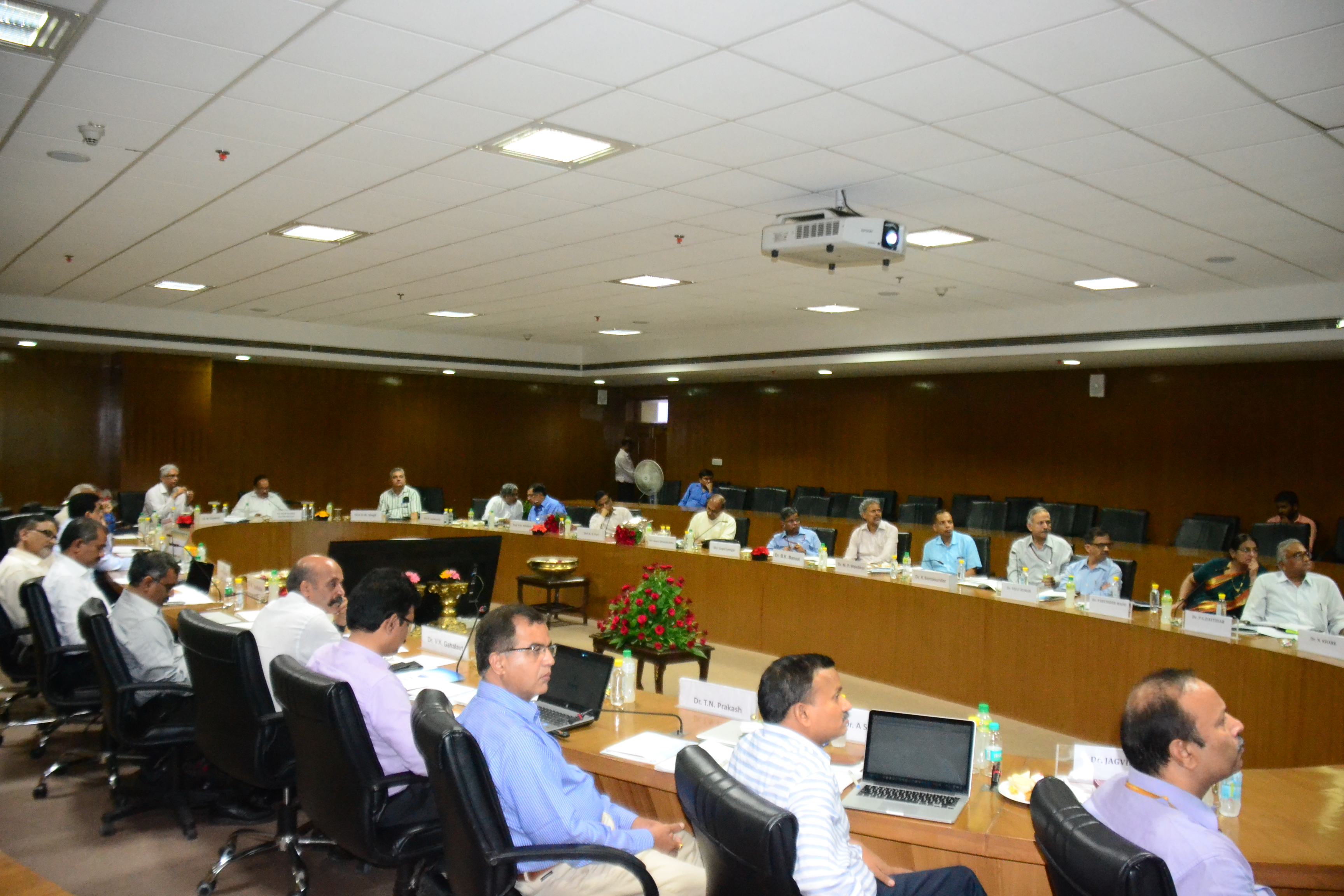 Dr. Harsh Vardhan Chairs Brainstorming Session