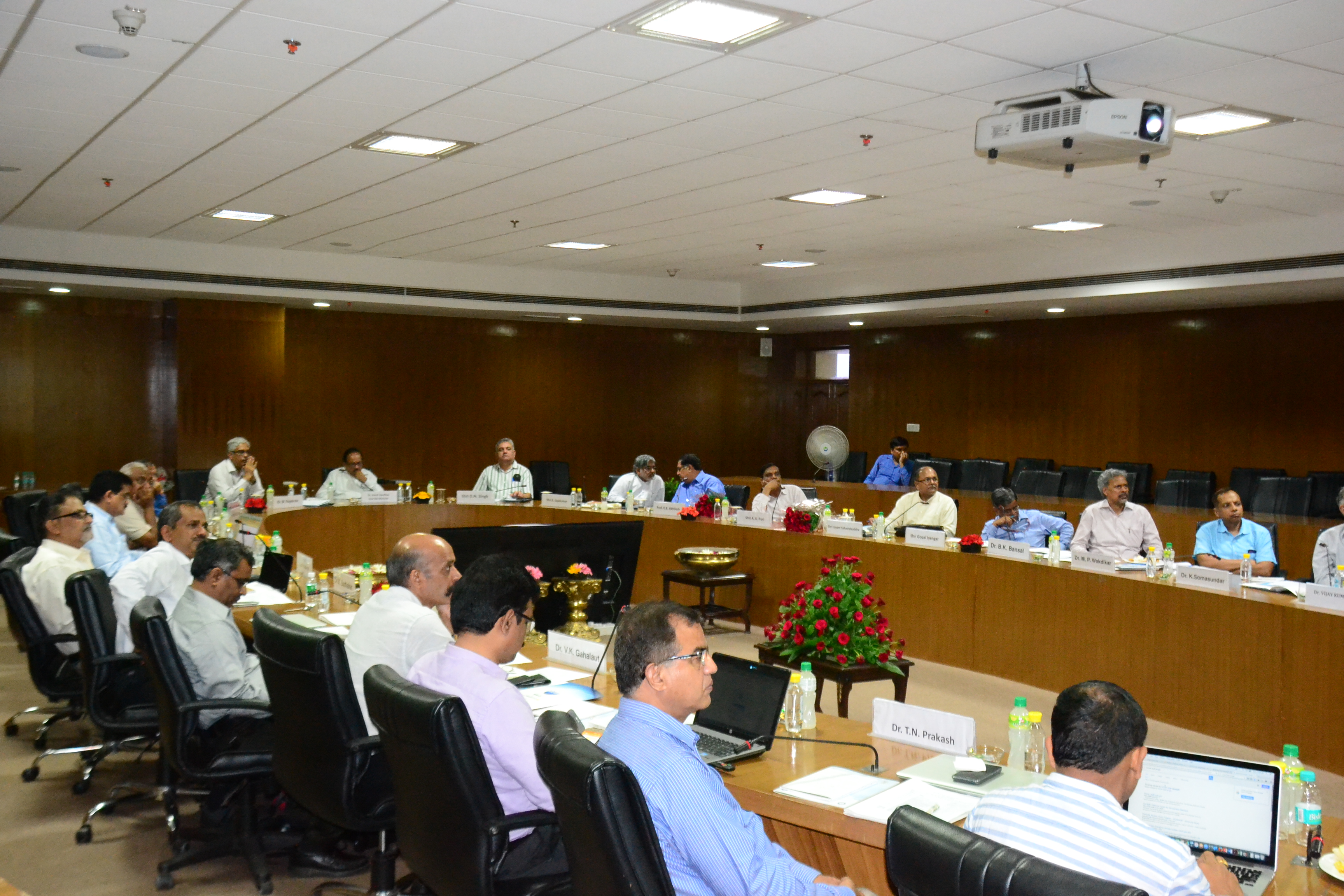 Dr. Harsh Vardhan Chairs Brainstorming Session