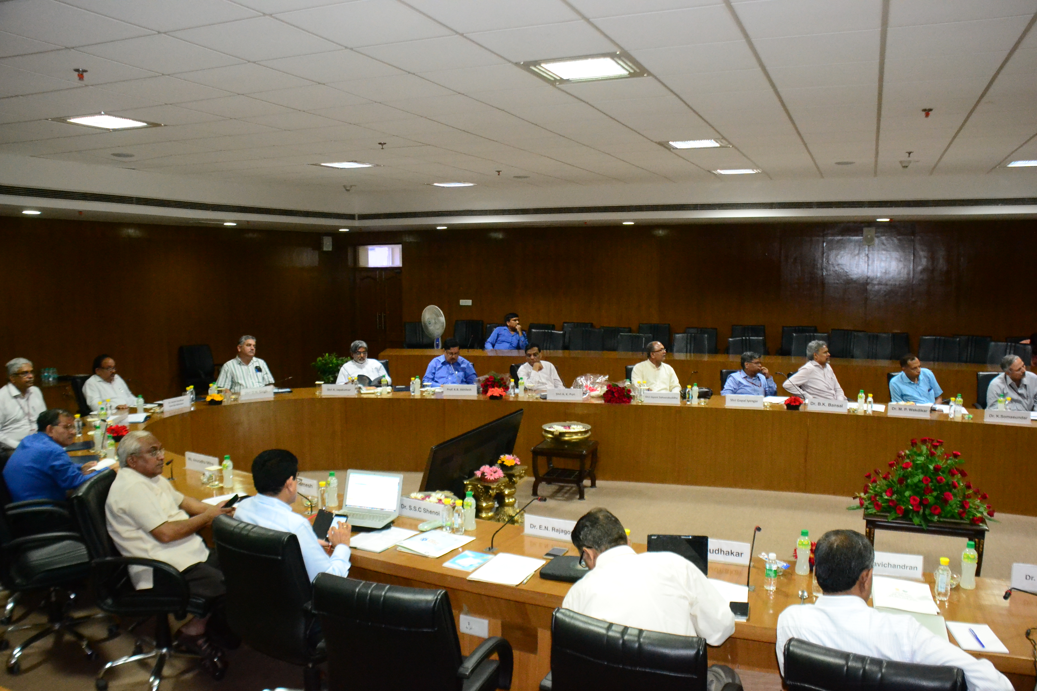 Dr. Harsh Vardhan Chairs Brainstorming Session