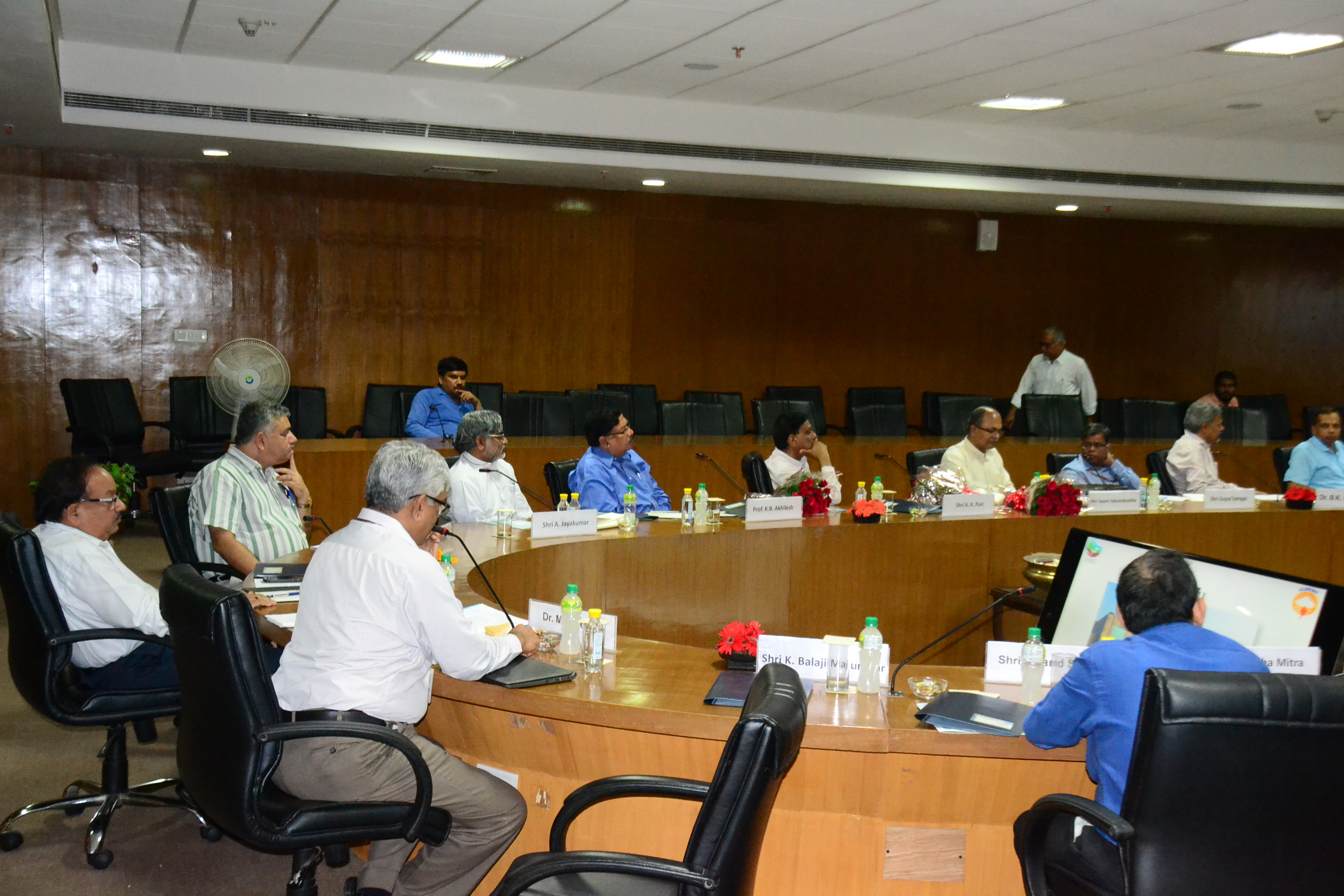 Dr. Harsh Vardhan Chairs Brainstorming Session