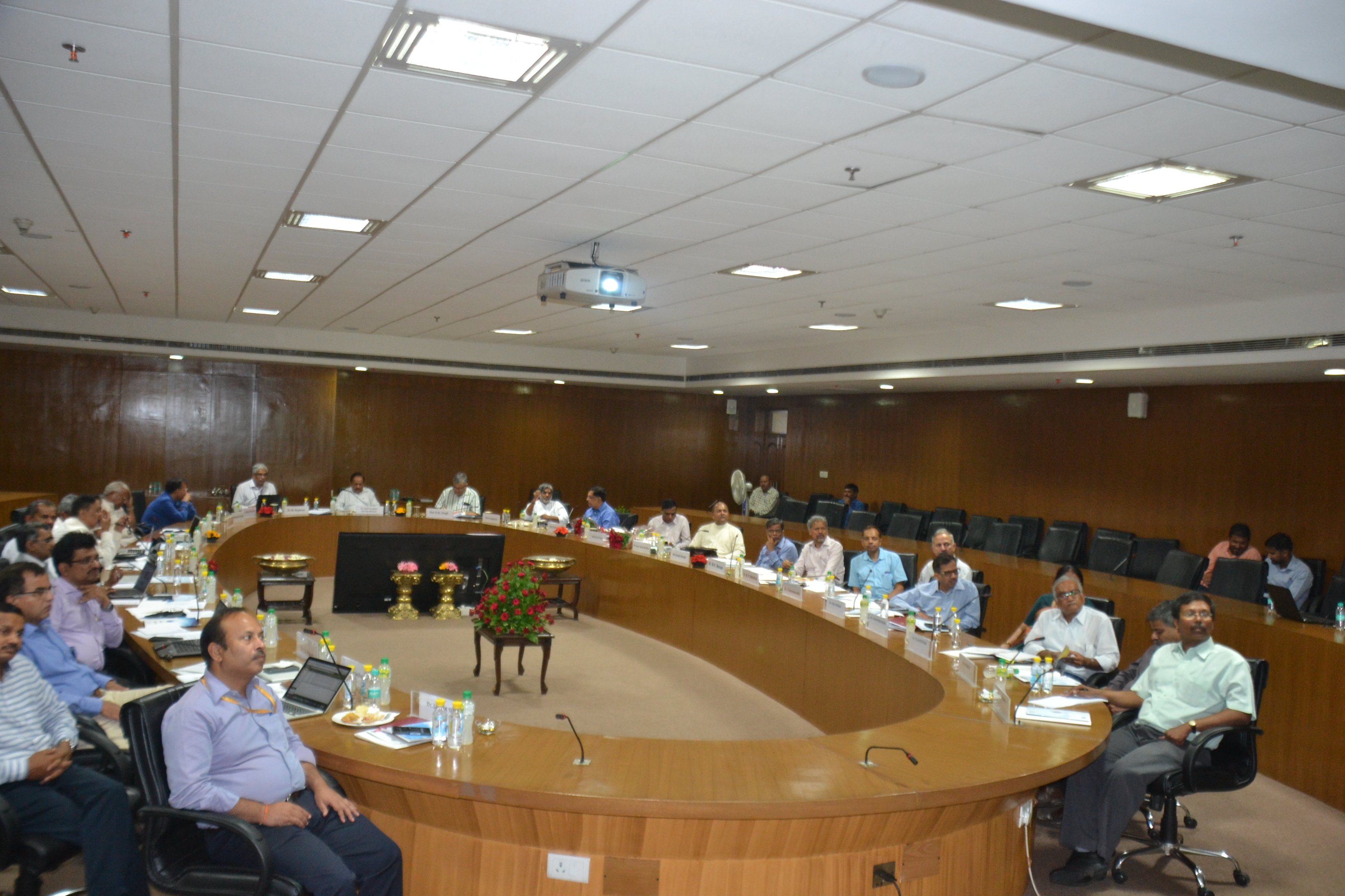 Dr. Harsh Vardhan Chairs Brainstorming Session