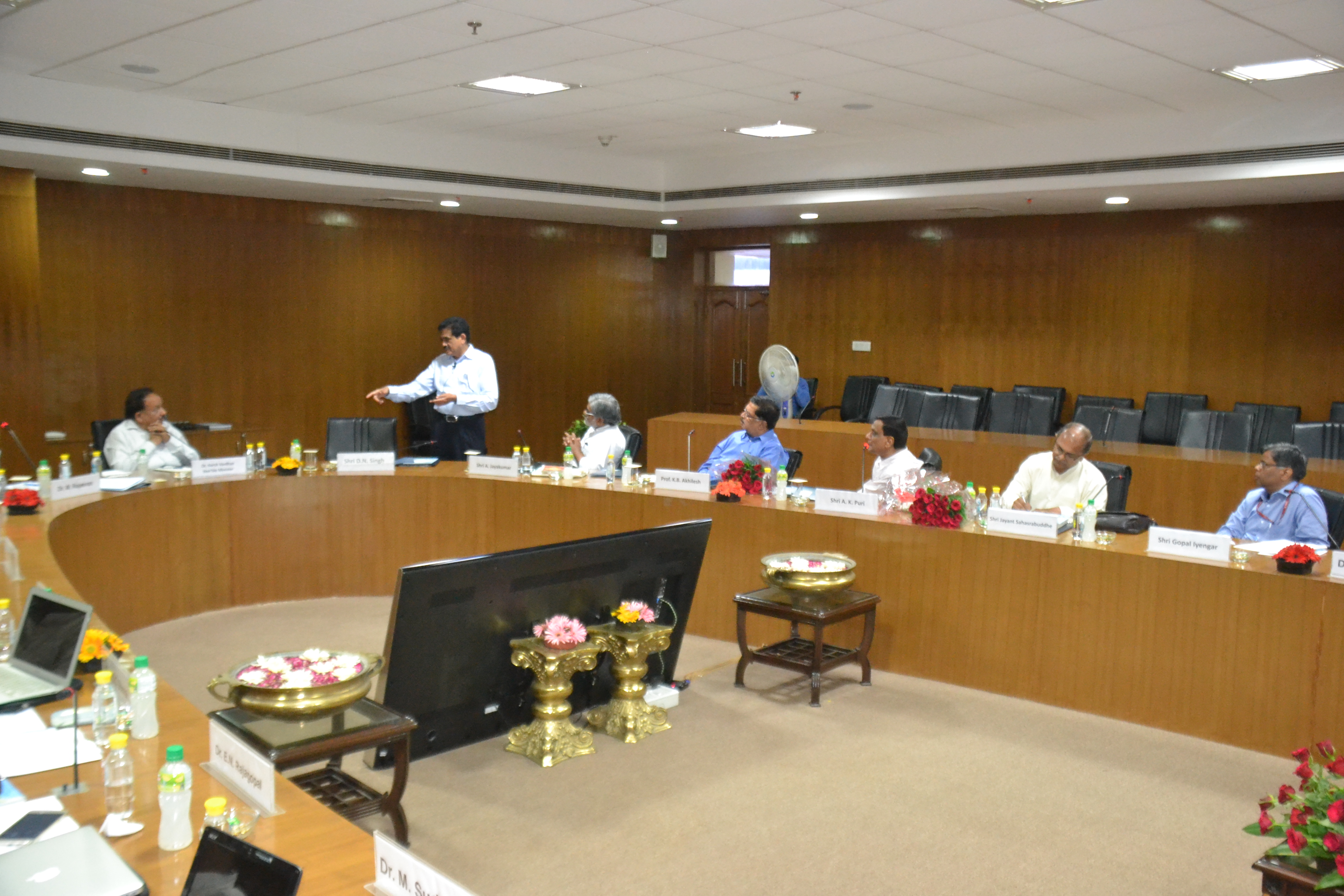 Dr. Harsh Vardhan Chairs Brainstorming Session