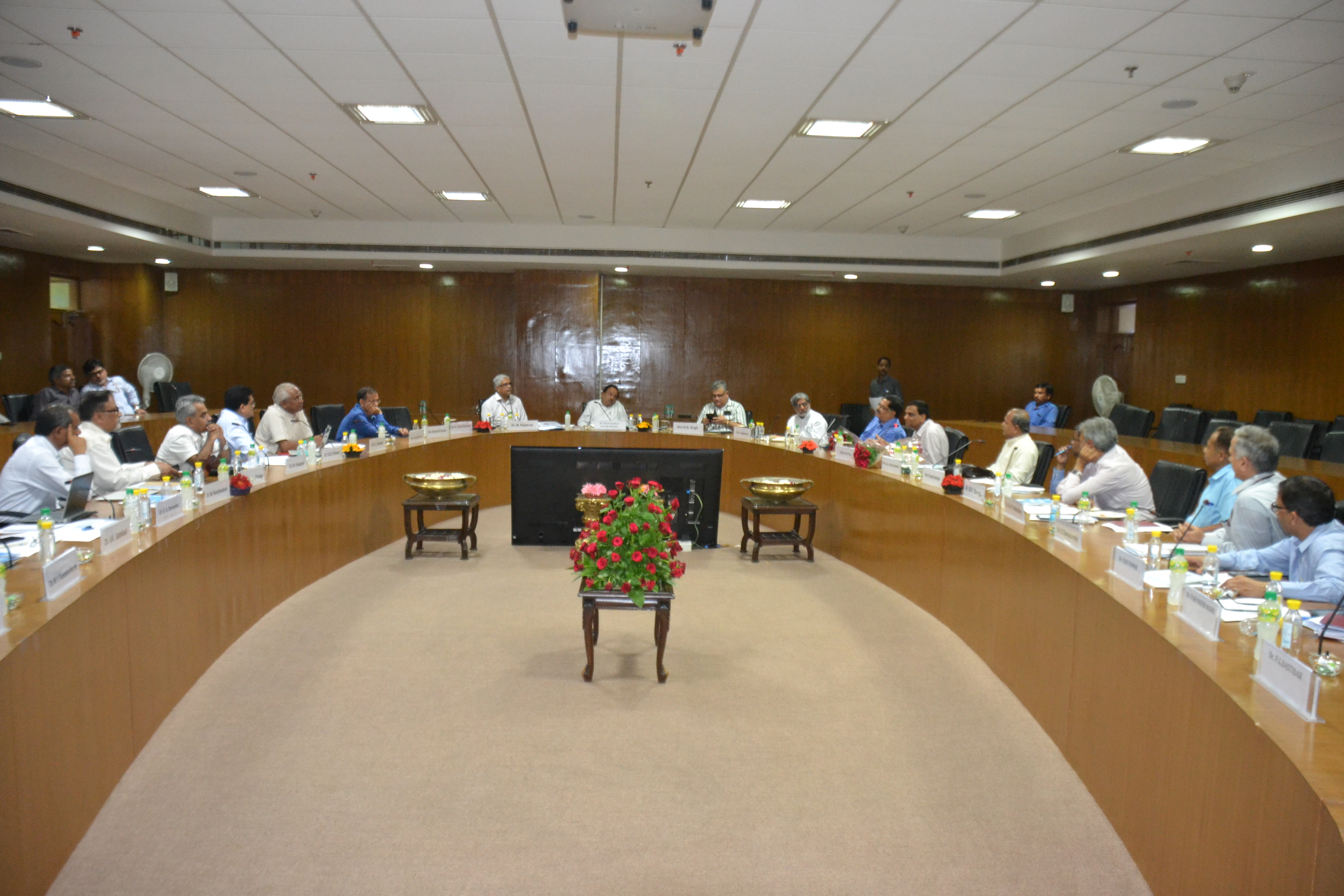 Dr. Harsh Vardhan Chairs Brainstorming Session