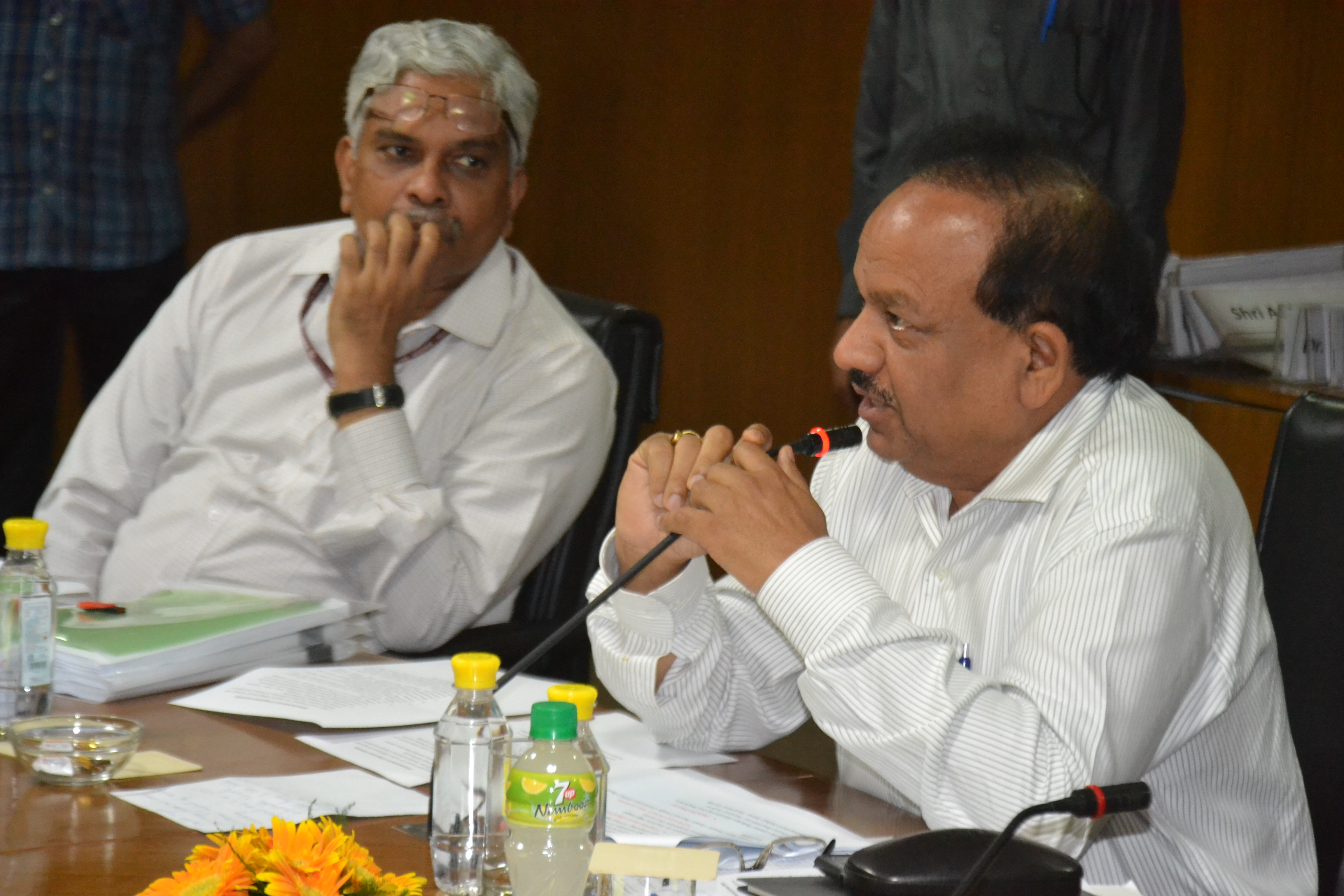 Dr. Harsh Vardhan Chairs Brainstorming Session