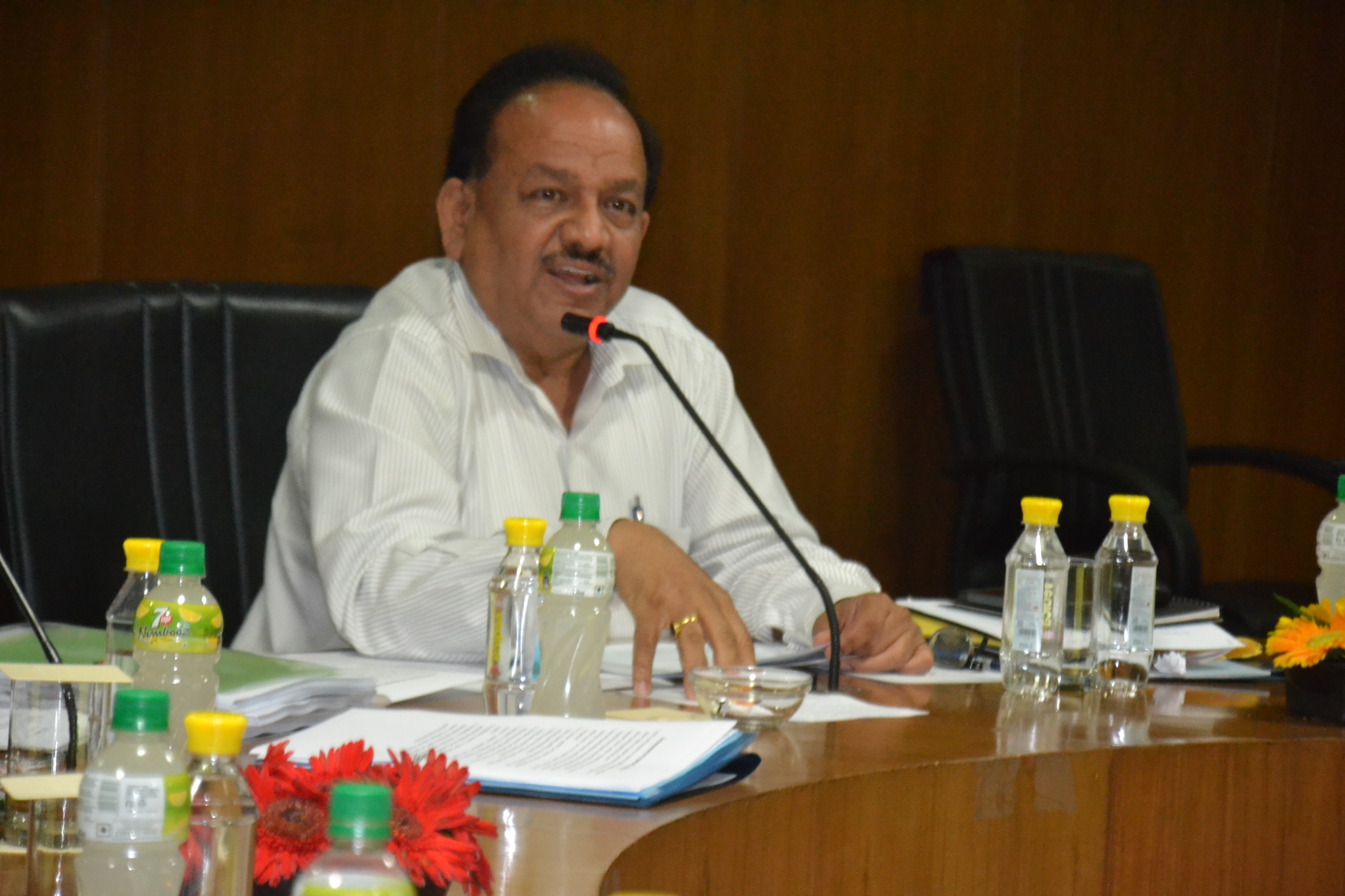 Dr. Harsh Vardhan Chairs Brainstorming Session