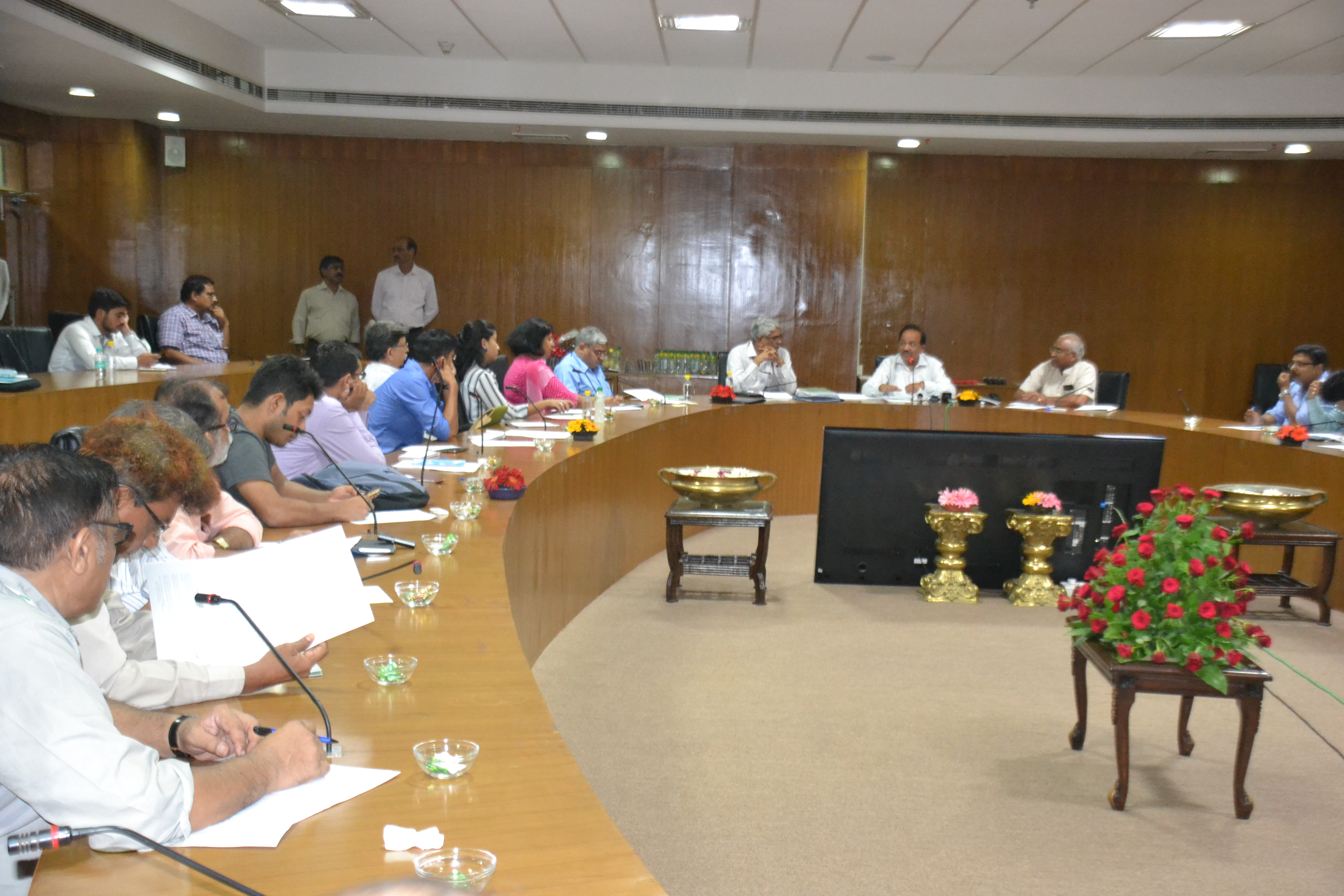 Dr. Harsh Vardhan Chairs Brainstorming Session