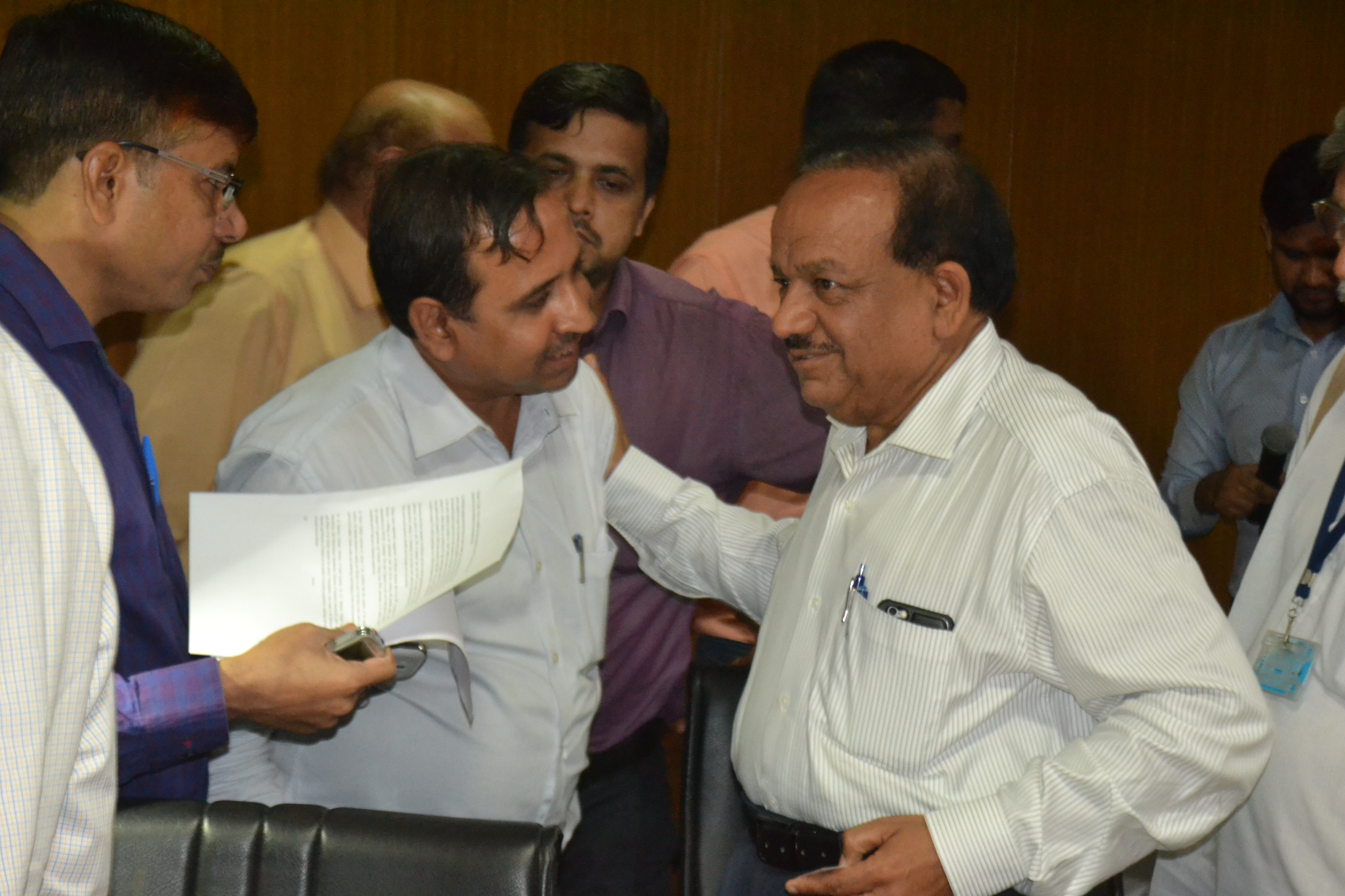 Dr. Harsh Vardhan Chairs Brainstorming Session