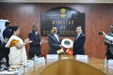 LR HE Tran Hong Ha Hon'ble Minister Dr. jitendra Singh
